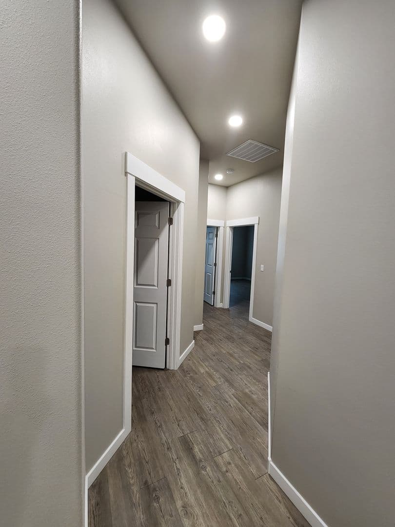 Yakima House: 2202 S. 96th Ave