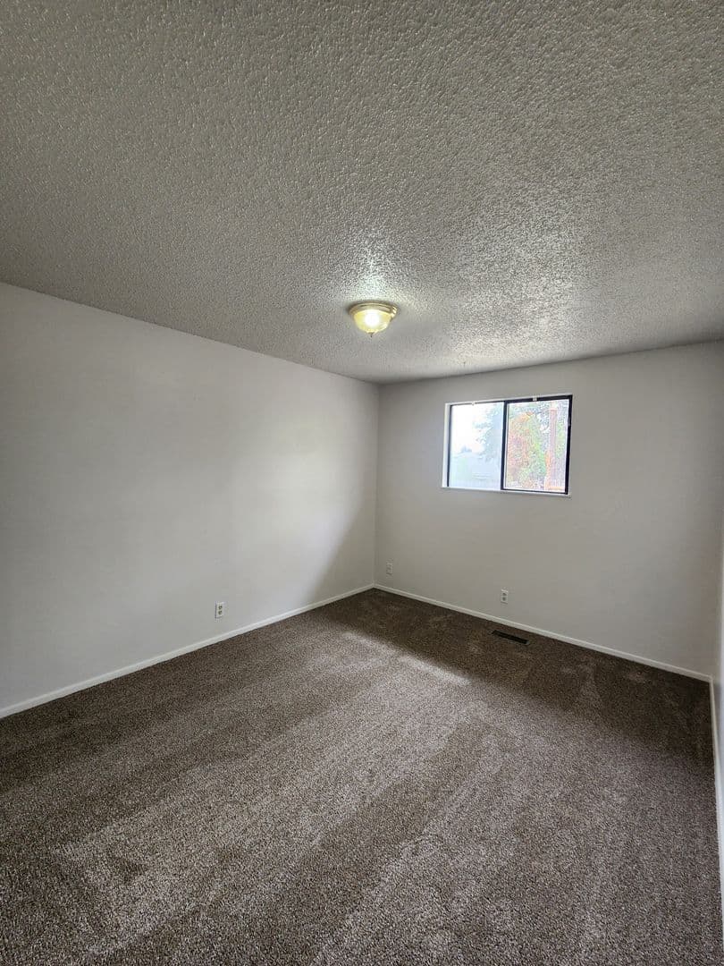 Yakima Apartment: 6104 W. Walnut
