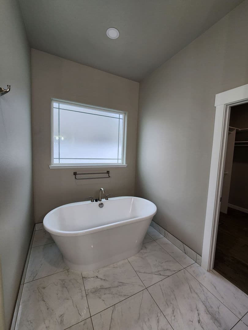 Yakima House: 2202 S. 96th Ave