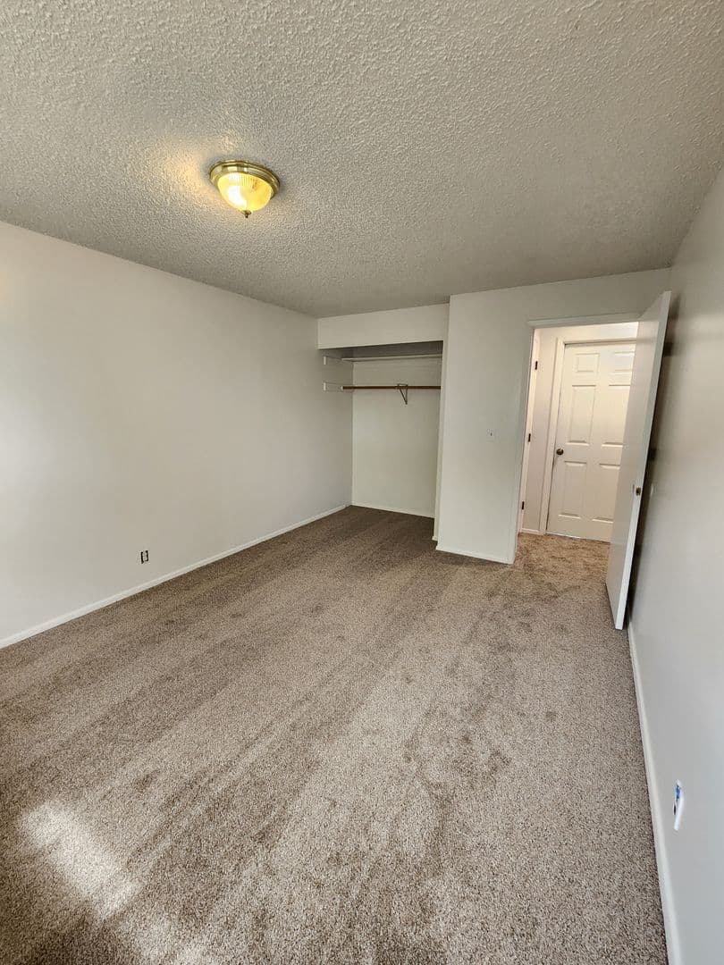 Yakima Apartment: 6104 W. Walnut