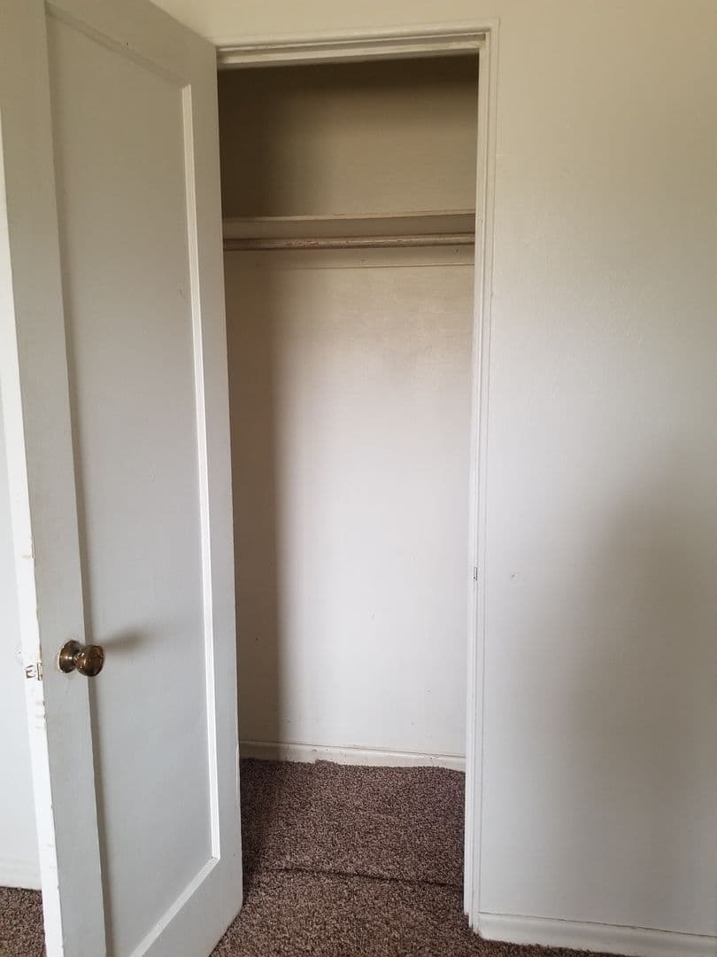 Yakima Apartment: 309 N. 41st Ave