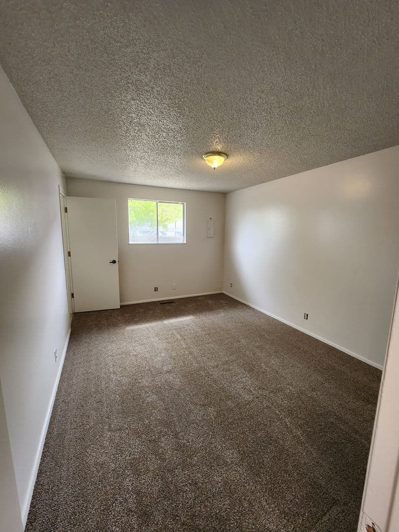 Yakima Apartment: 6104 W. Walnut