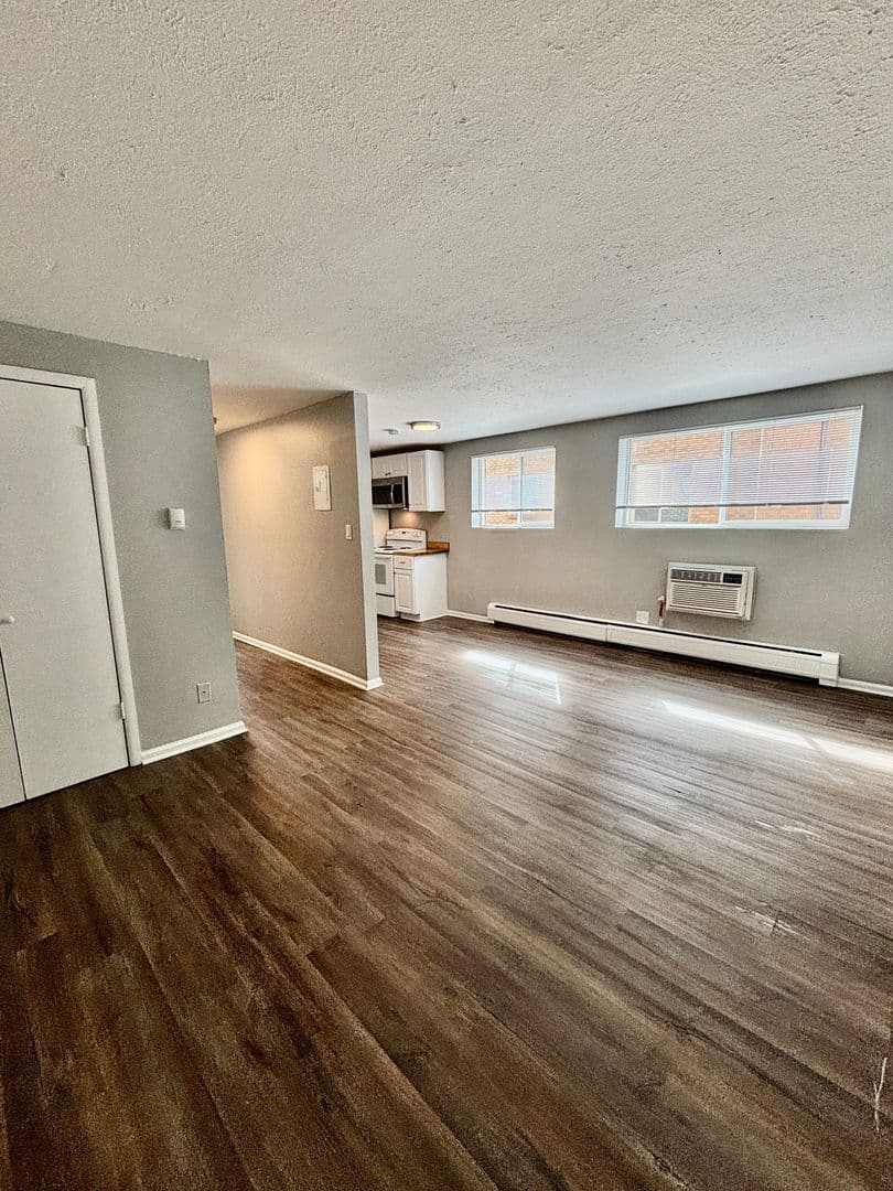 Aurora Apartment: 1437 North Moline Street