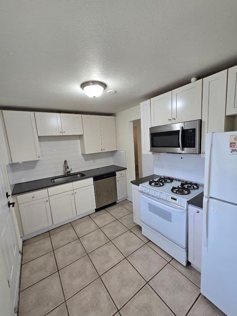 Aurora Apartment: 1159-1181 Akron Street