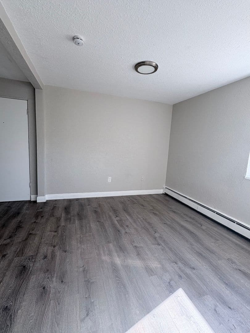 Aurora Apartment: 1666 Clinton St
