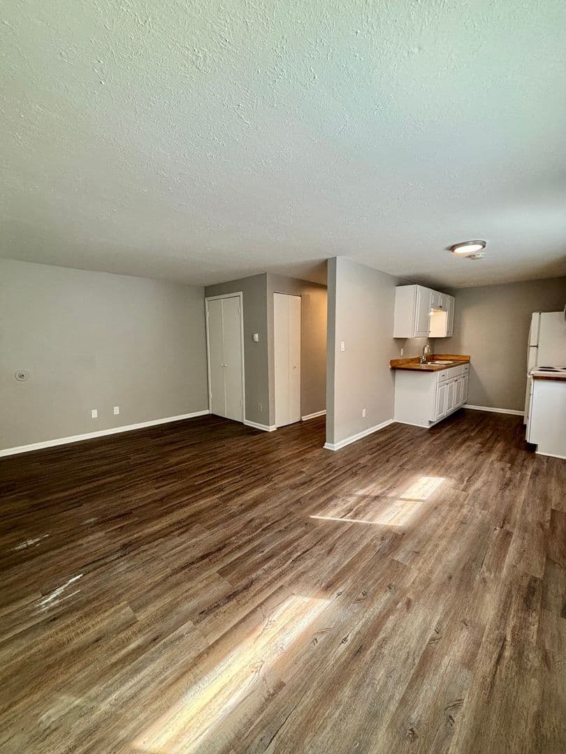 Aurora Apartment: 1437 North Moline Street