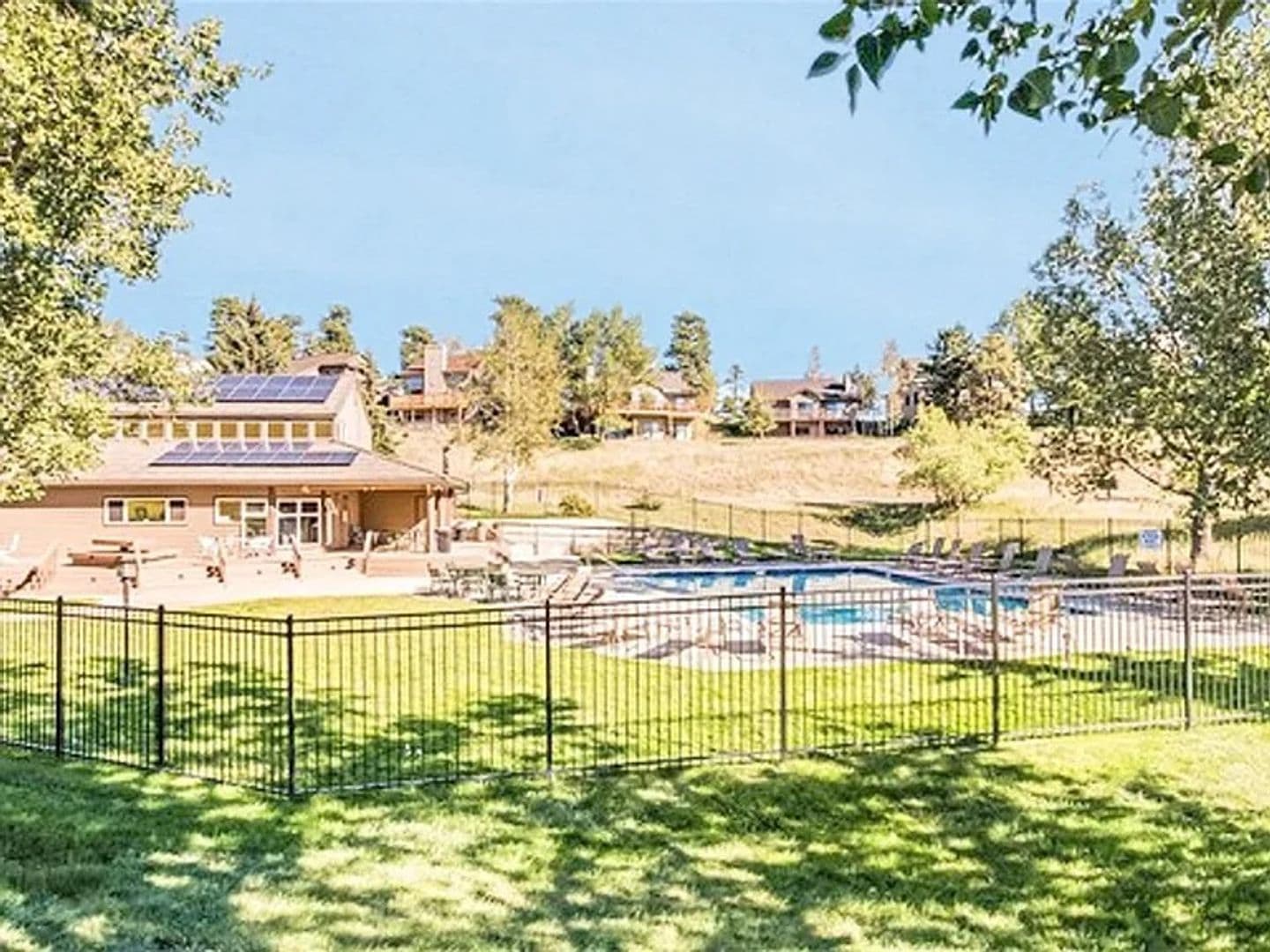 Golden Condo: 23646 Pondview Pl