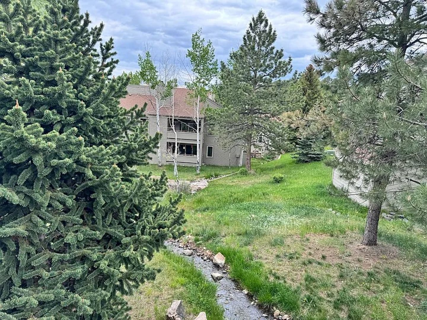 Golden Condo: 23646 Pondview Pl
