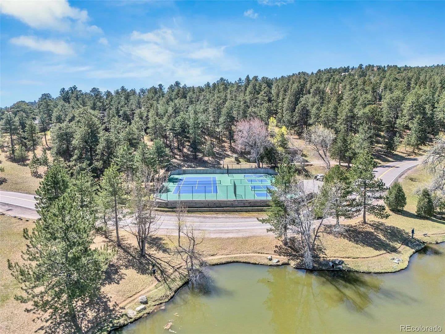Golden Condo: 23646 Pondview Pl