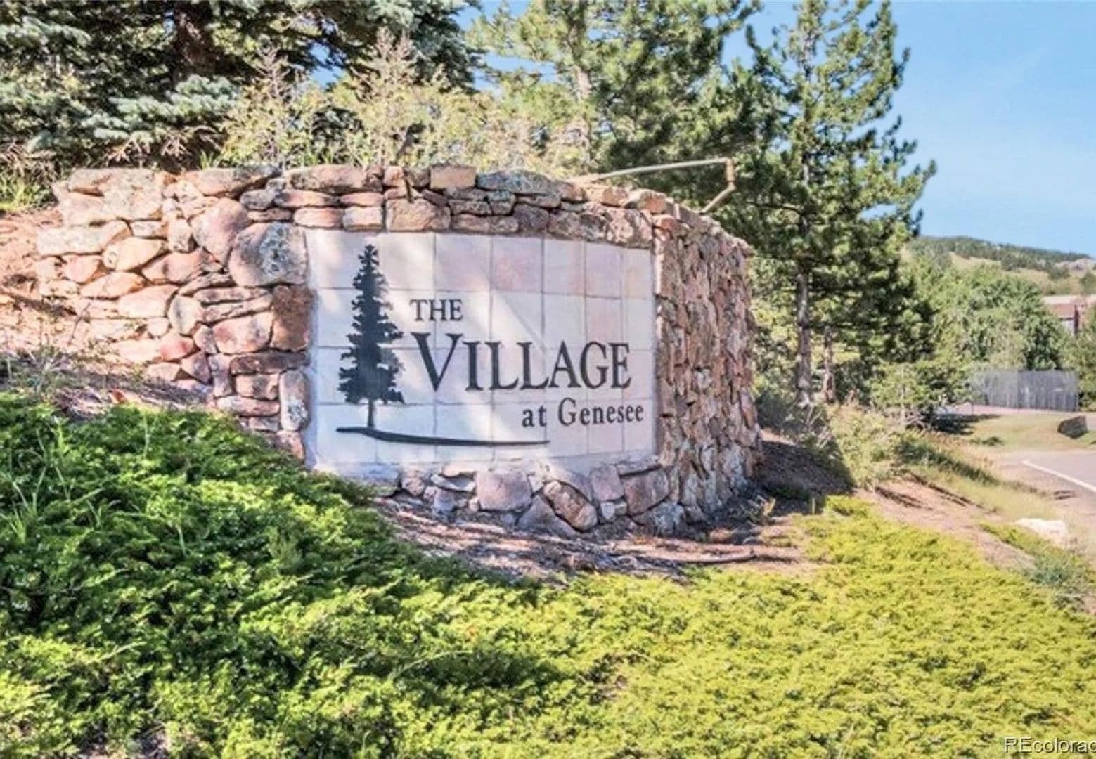 Golden Condo: 23646 Pondview Pl
