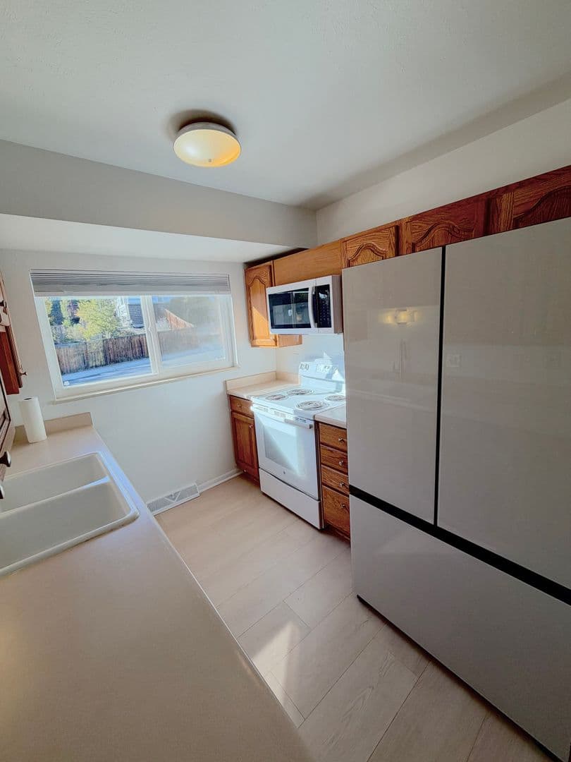Lakewood House: 1720 South Deframe Court,