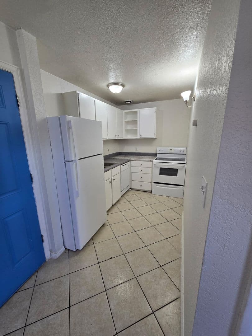 Aurora Apartment: 1434 Macon St
