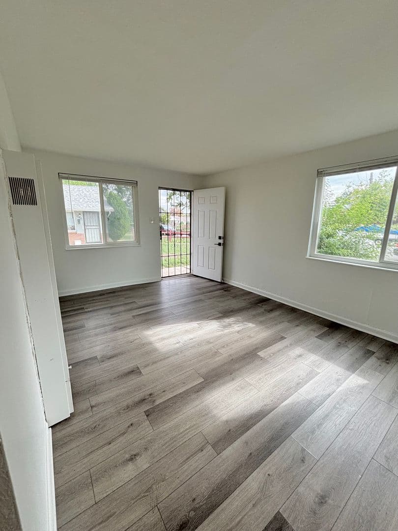 Aurora Apartment: 1159-1181 Akron Street