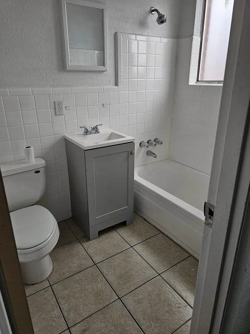 Aurora Apartment: 1434 Macon St