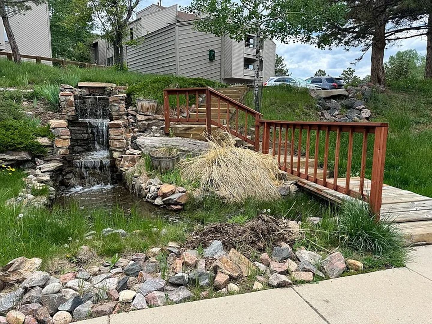 Golden Condo: 23646 Pondview Pl