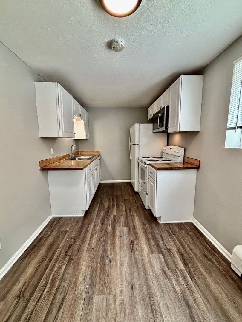 Aurora Apartment: 1437 North Moline Street