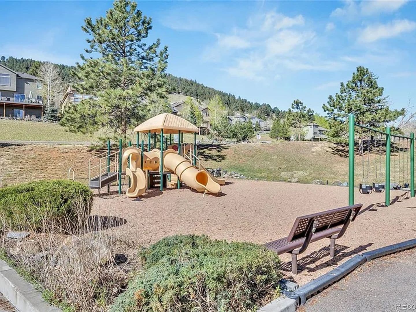 Golden Condo: 23646 Pondview Pl