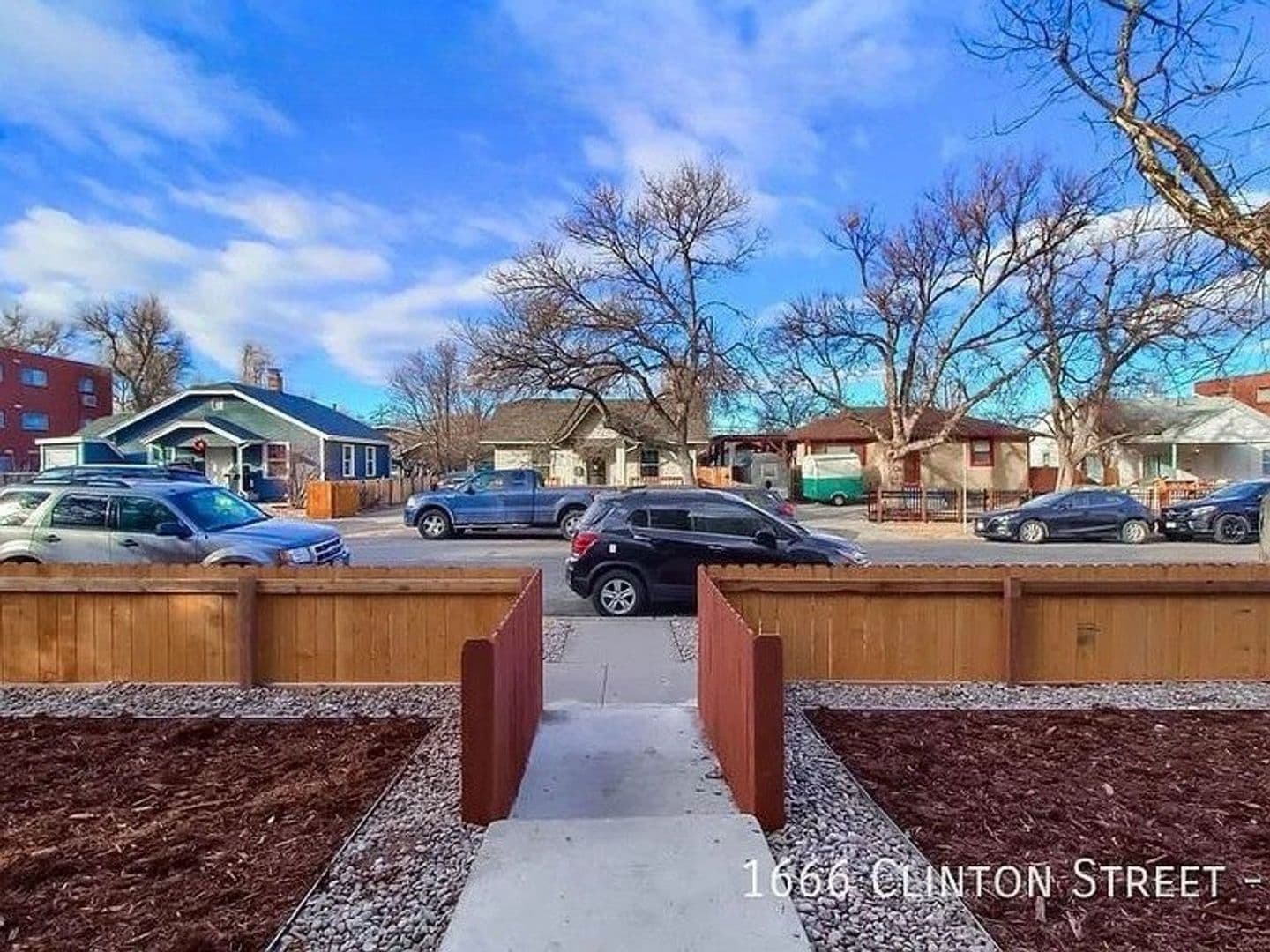 Aurora Apartment: 1666 Clinton St