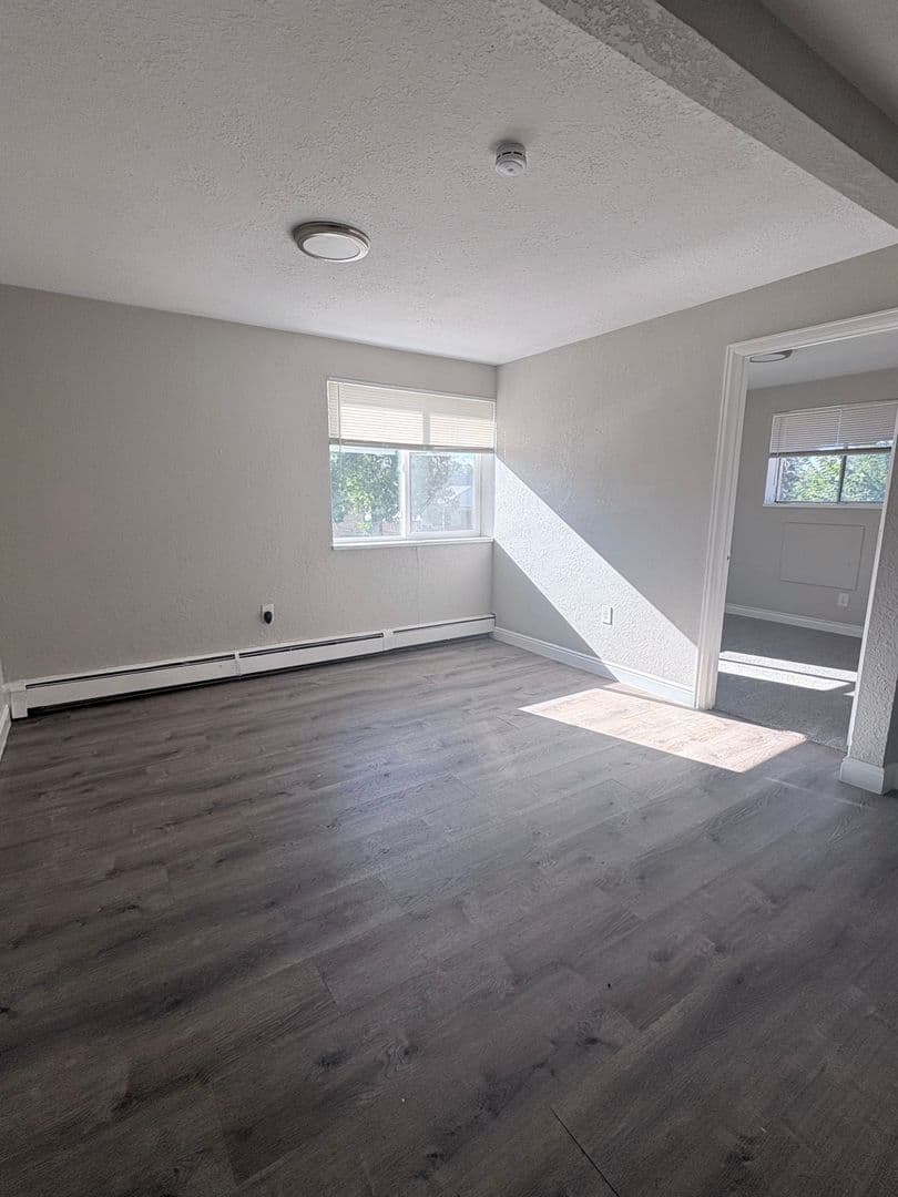 Aurora Apartment: 1666 Clinton St