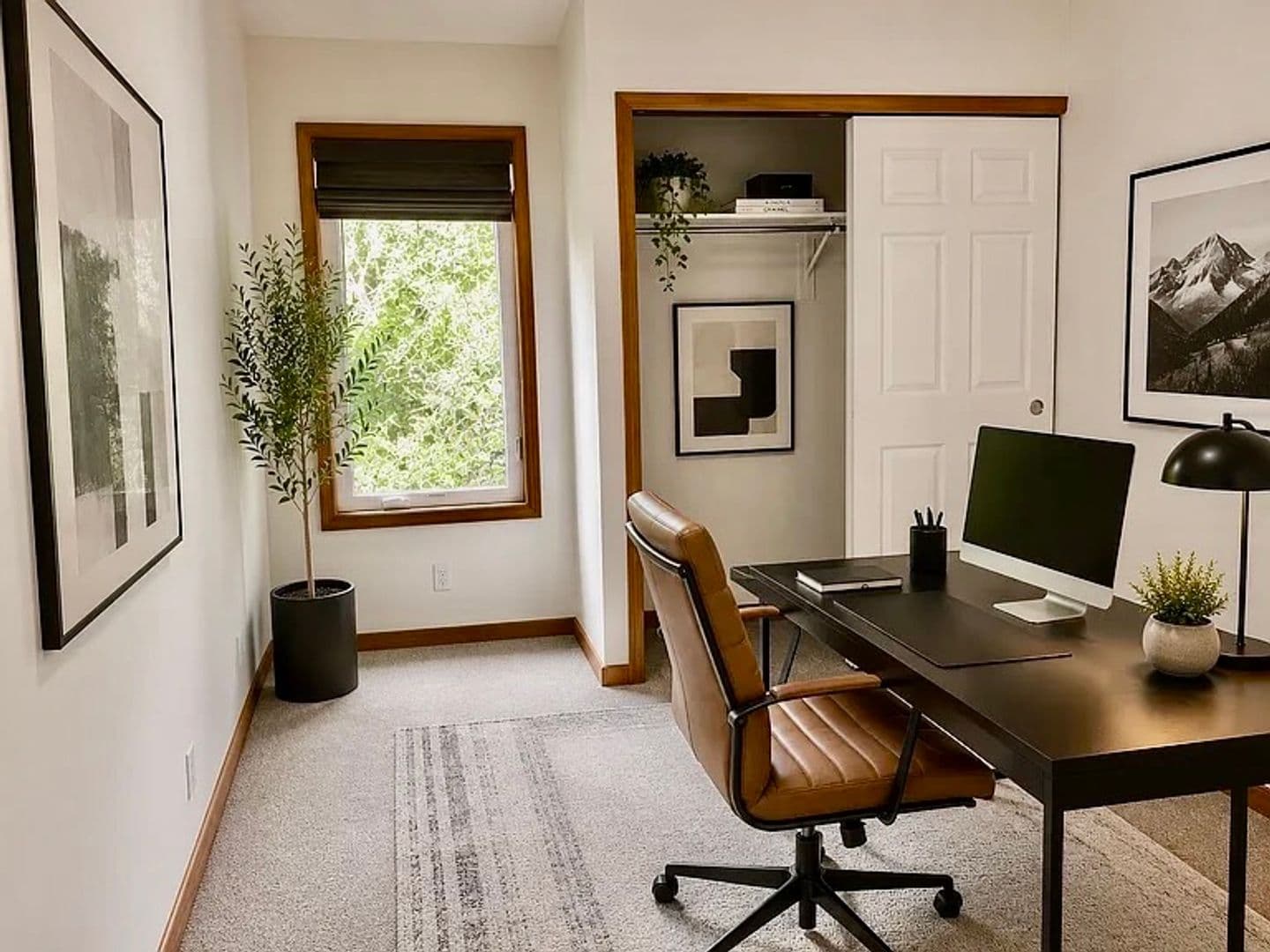 Golden Condo: 23646 Pondview Pl