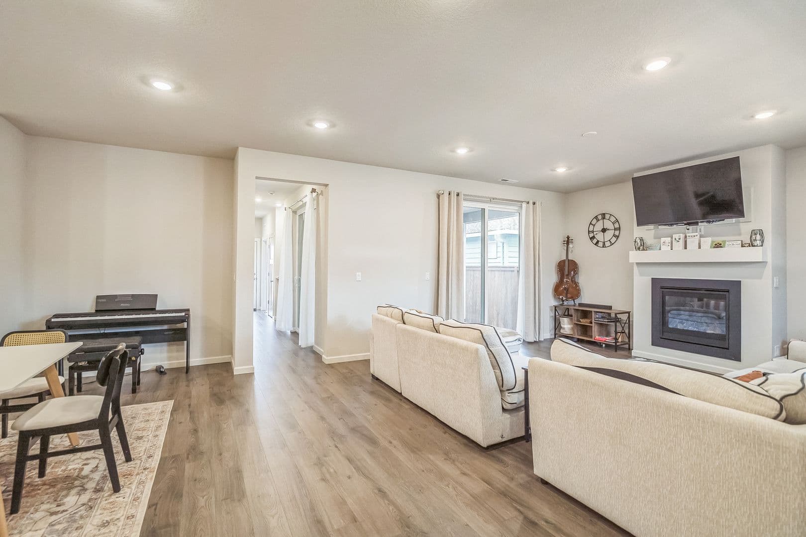 North Plains House: 31305 NW Turel Dr