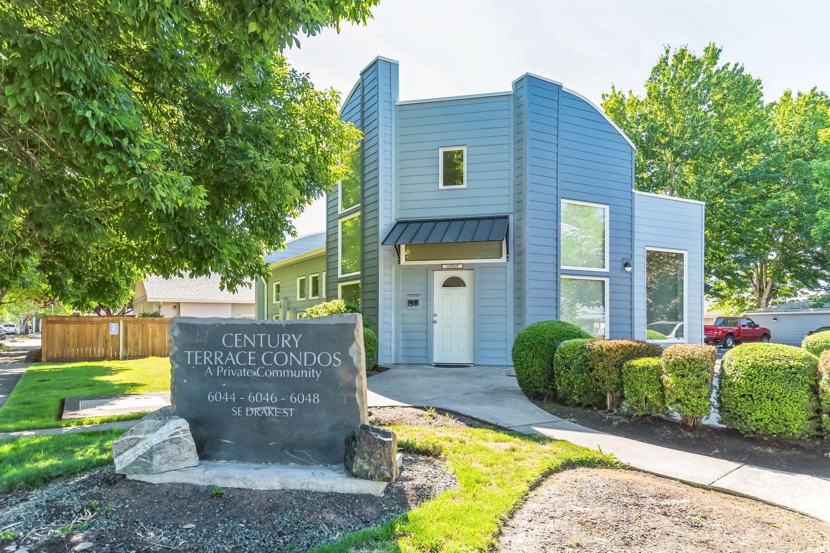 Hillsboro House: 6046 SE Drake St #223