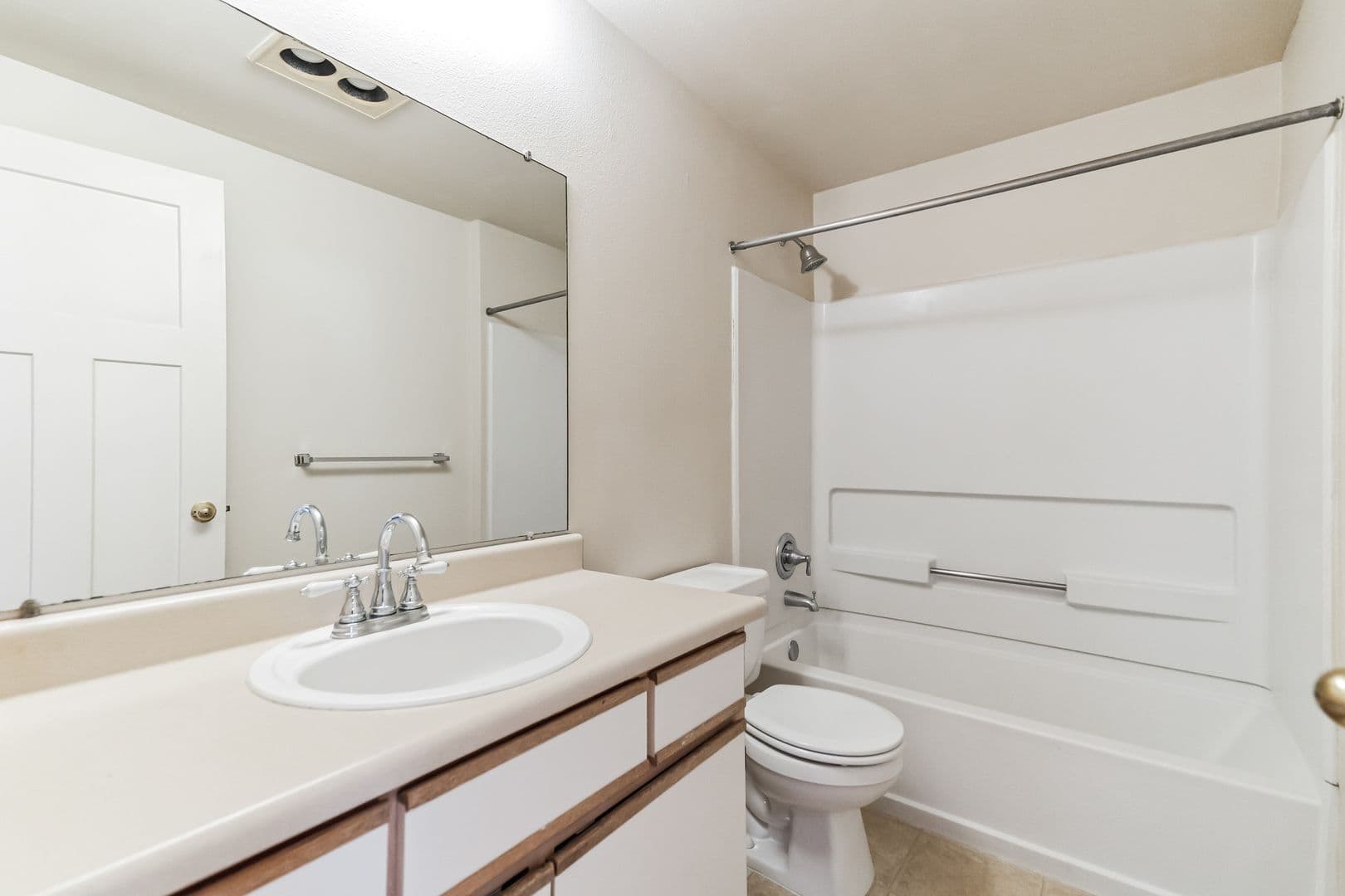 Hillsboro House: 6046 SE Drake St #223