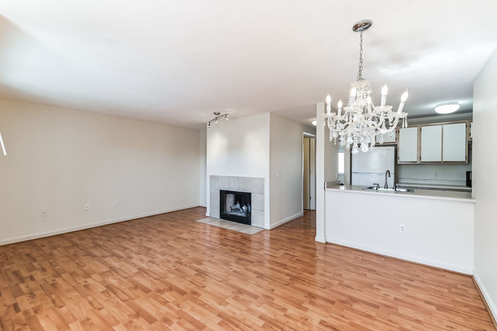 Hillsboro House: 6046 SE Drake St #223