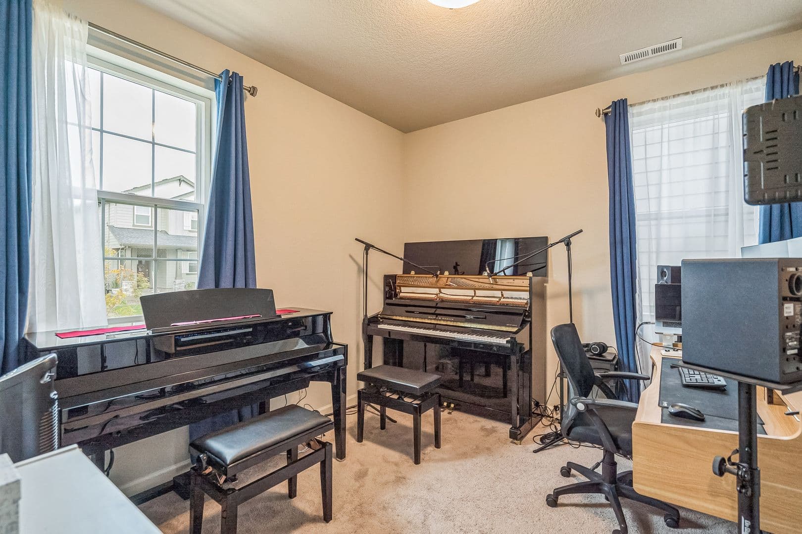 North Plains House: 31305 NW Turel Dr