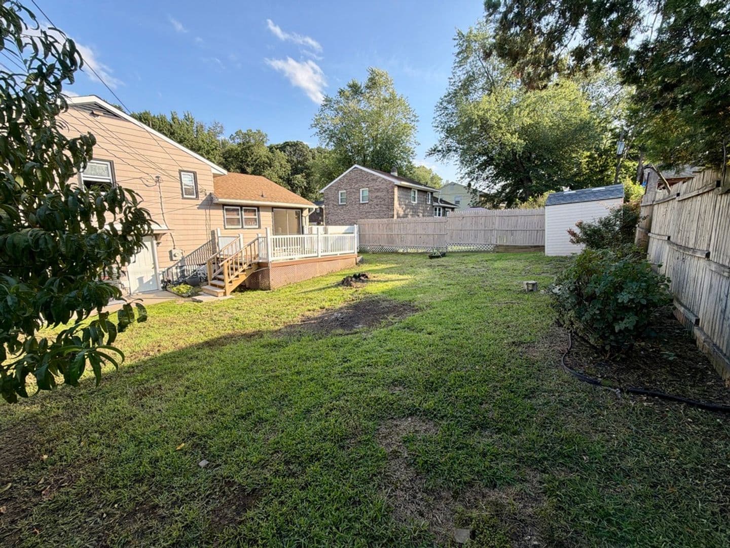 New Castle House: 18 Aquilla Ave
