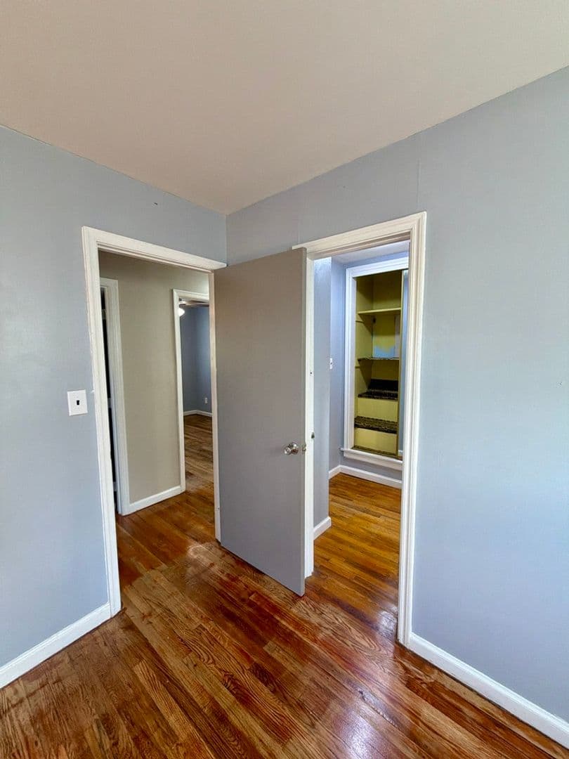 New Castle House: 18 Aquilla Ave