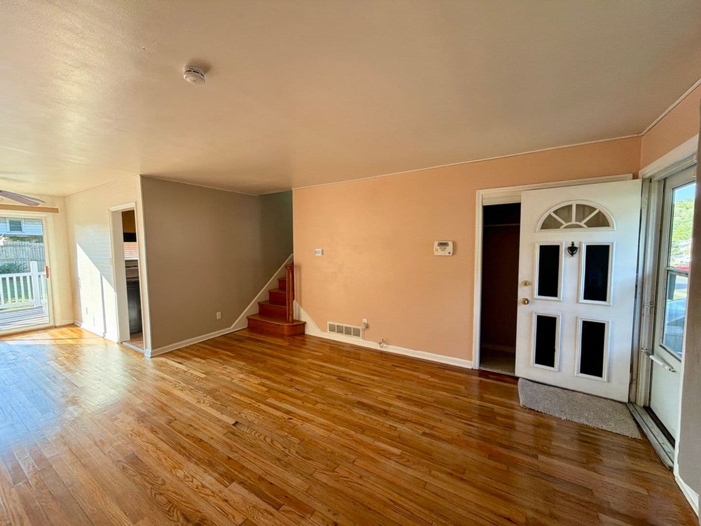 New Castle House: 18 Aquilla Ave