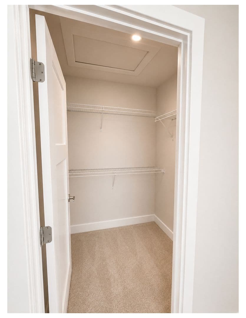 Middletown House: 805 Llanelli Drive