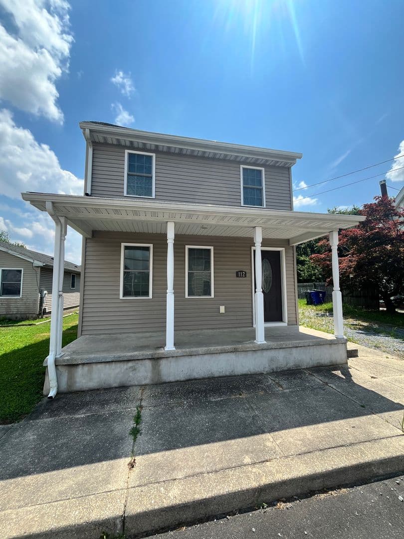 Felton House: 112 E Main Street