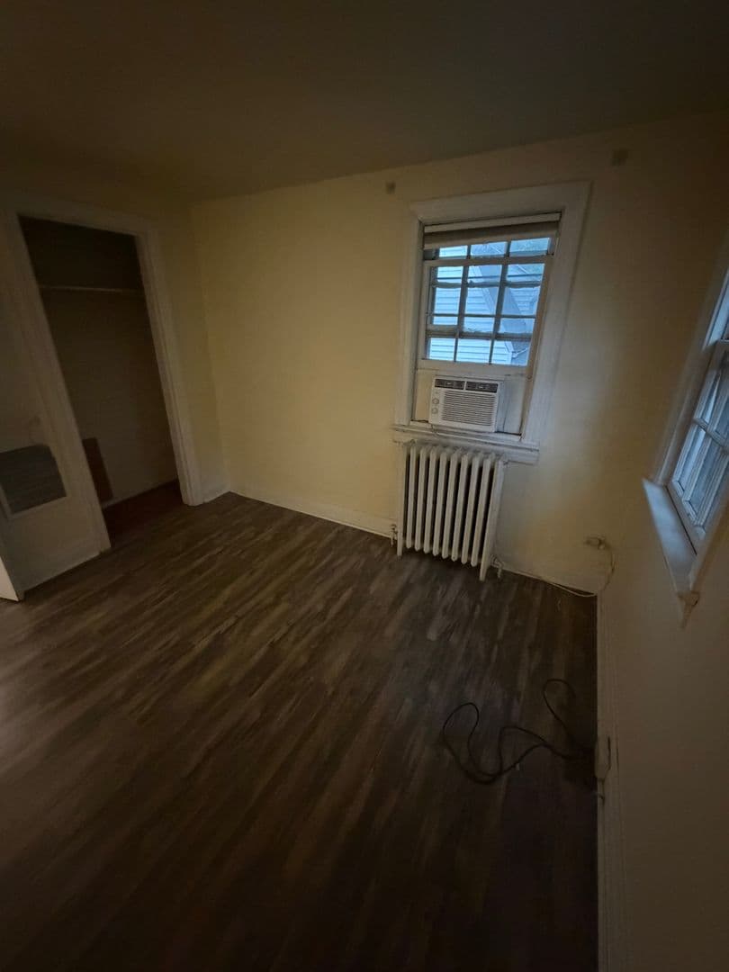 Newark Apartment: 81 E Park Place
