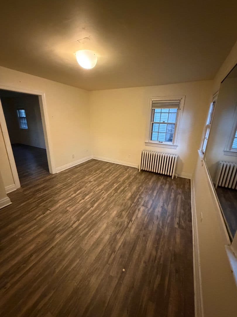 Newark Apartment: 81 E Park Place