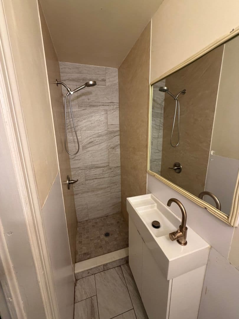 Newark Apartment: 81 E Park Place