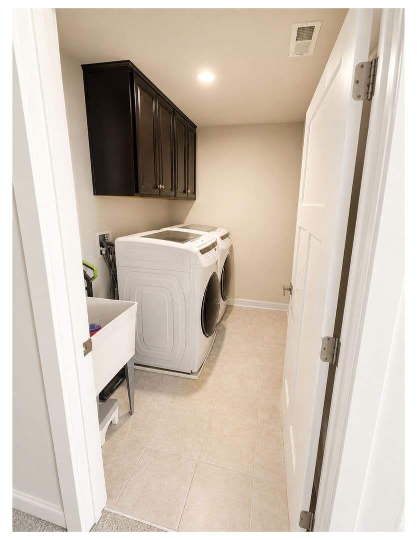 Middletown House: 805 Llanelli Drive