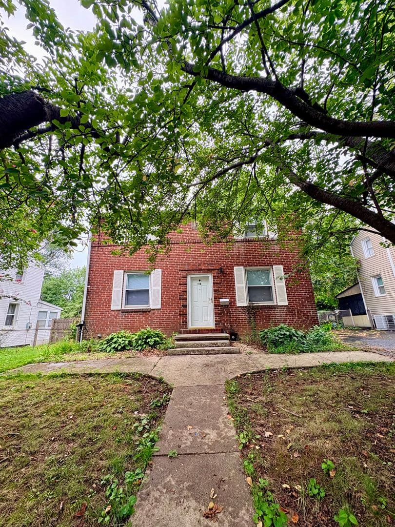 New Castle House: 118 Atlas Dr
