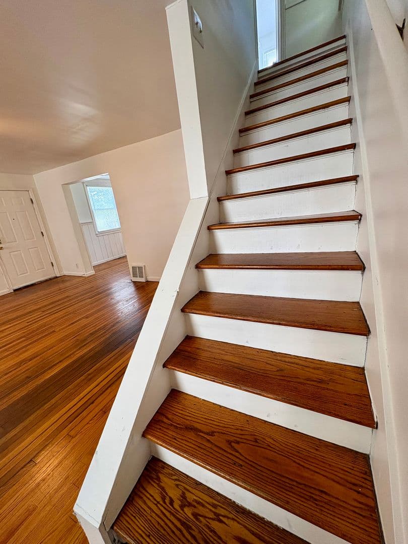 New Castle House: 118 Atlas Dr