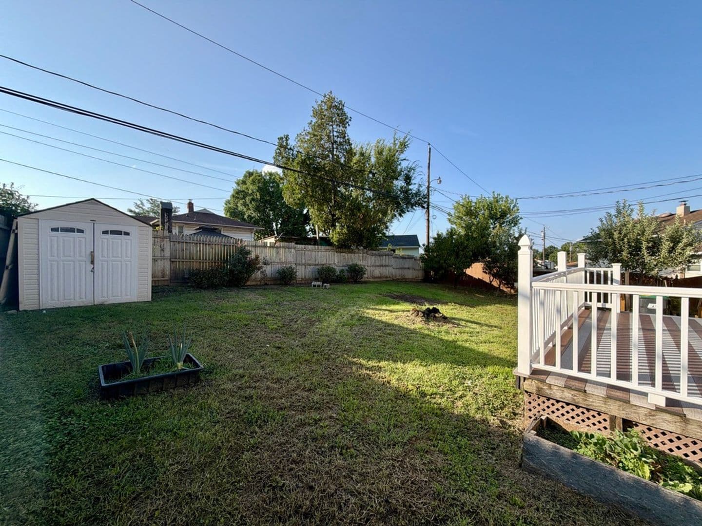 New Castle House: 18 Aquilla Ave