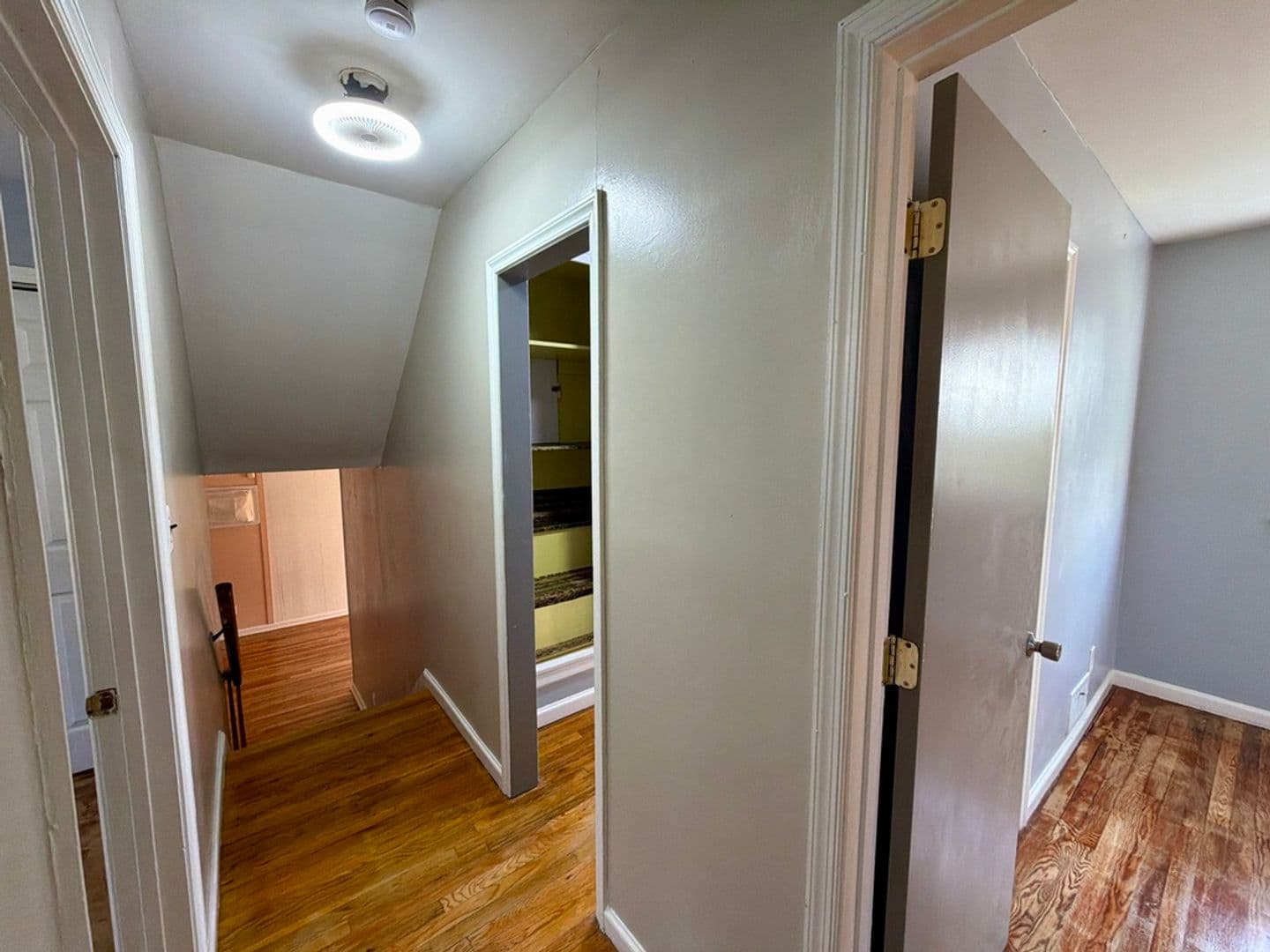 New Castle House: 18 Aquilla Ave