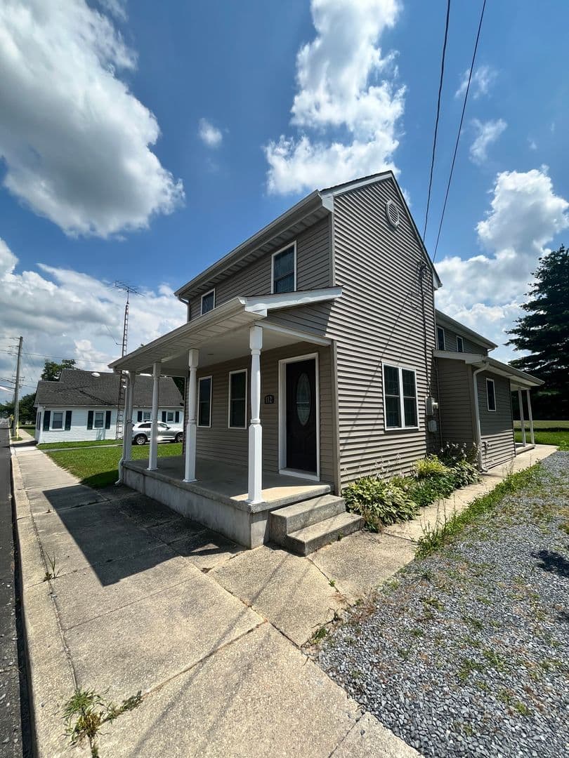 Felton House: 112 E Main Street