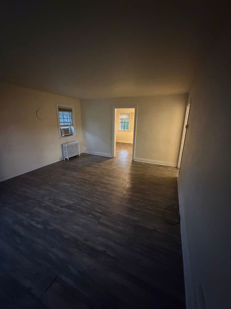 Newark Apartment: 81 E Park Place
