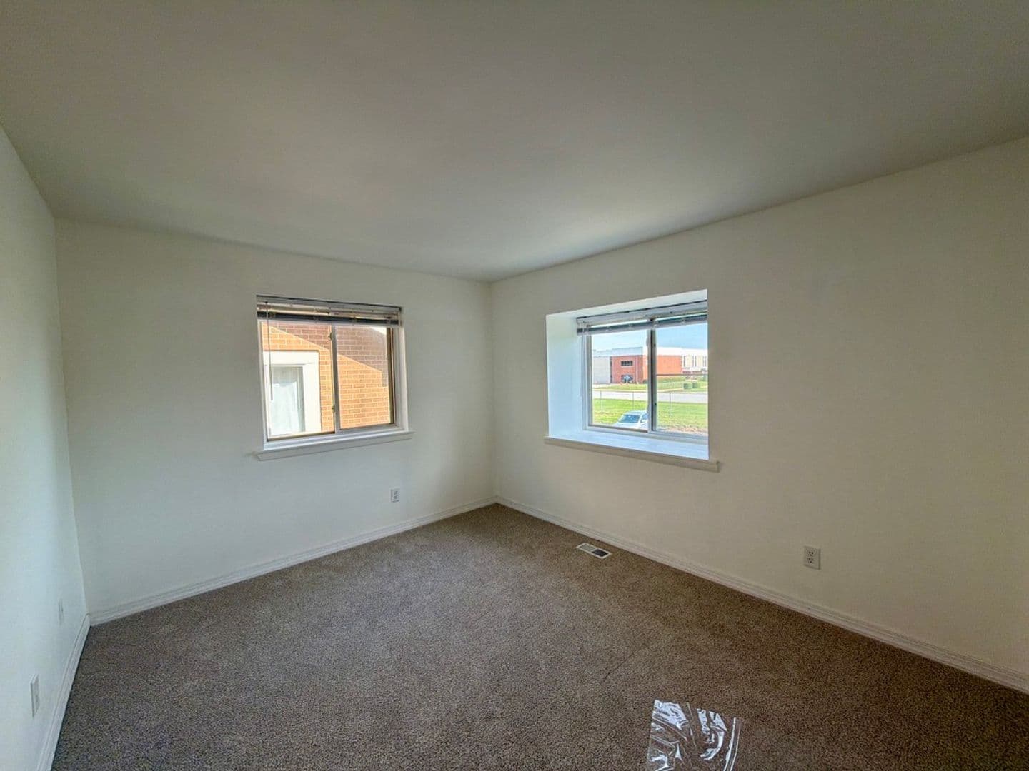 Newark Townhome: 605 Cobble Creek Curve
