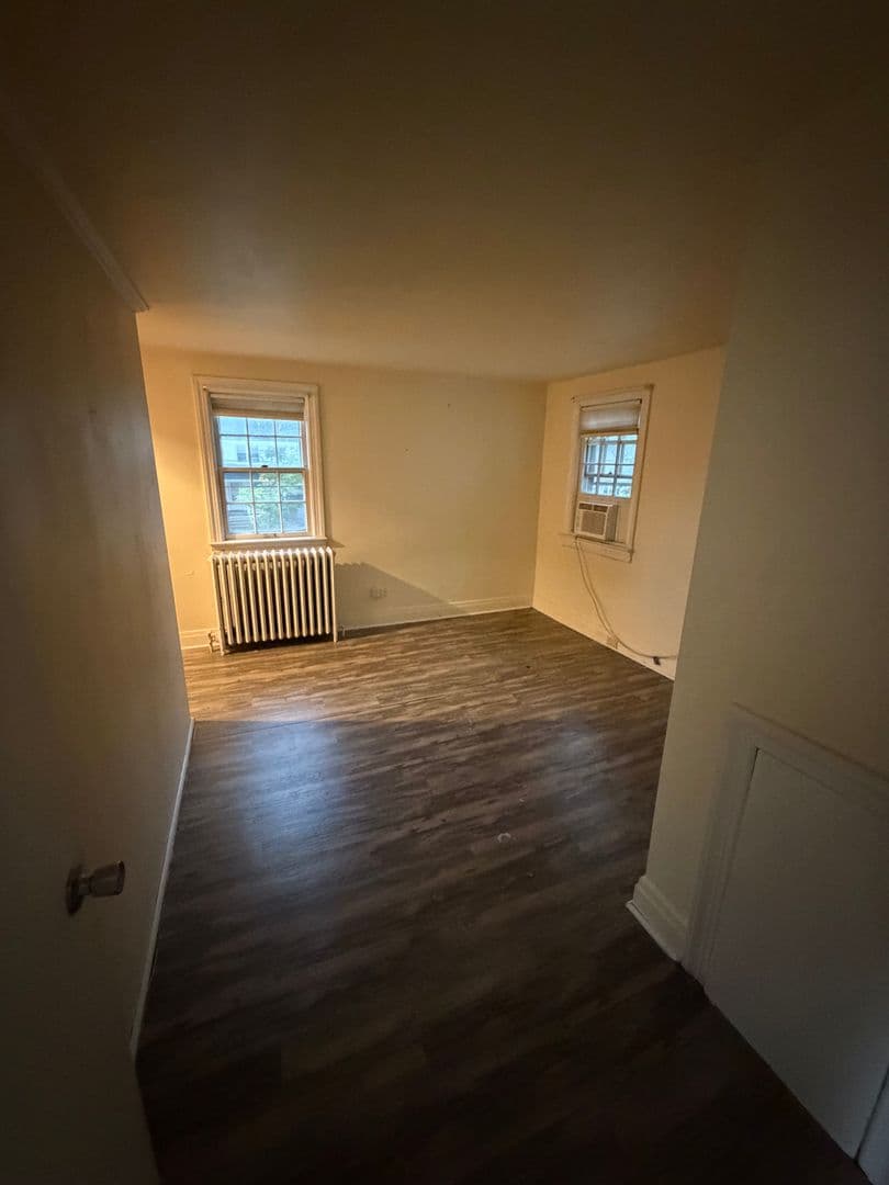 Newark Apartment: 81 E Park Place