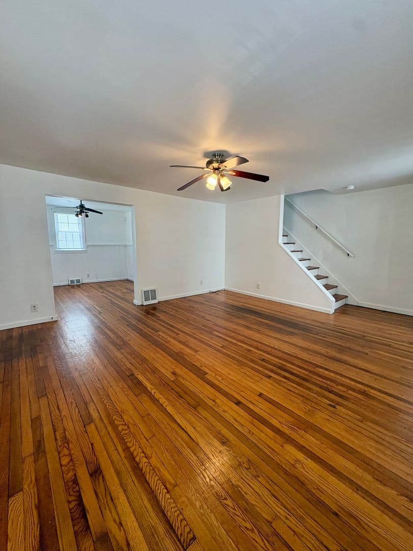 New Castle House: 118 Atlas Dr