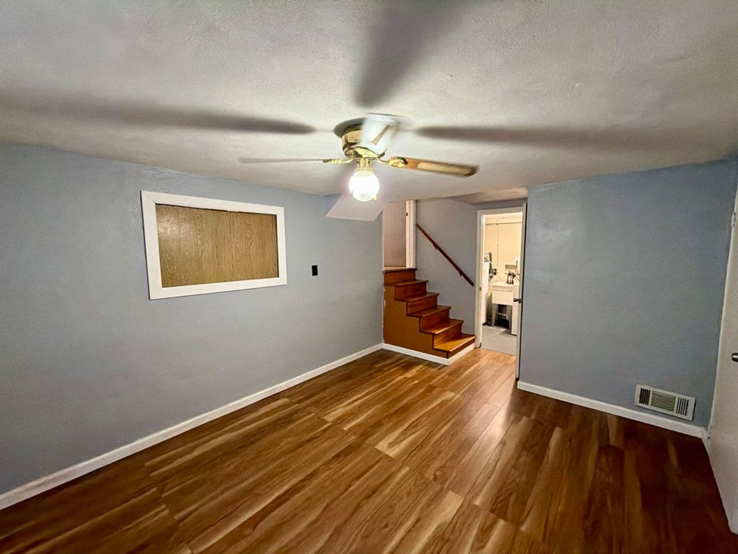 New Castle House: 18 Aquilla Ave