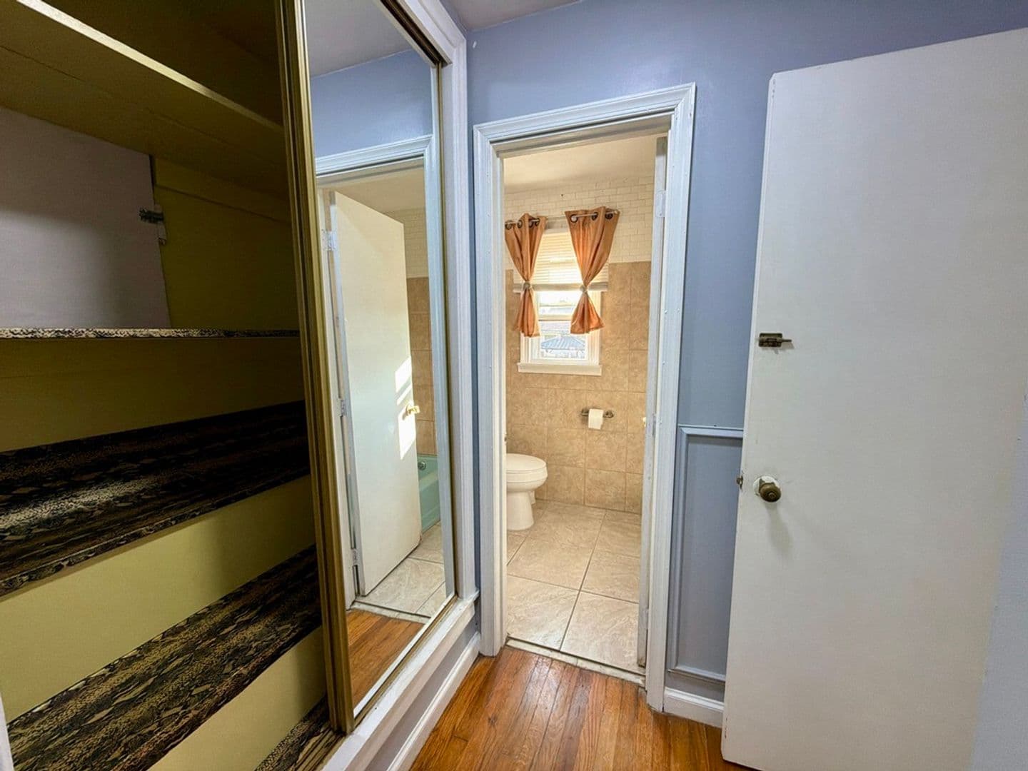 New Castle House: 18 Aquilla Ave