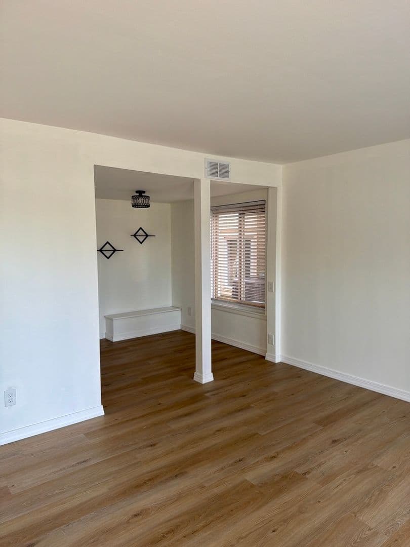 Newark Townhome: 605 Cobble Creek Curve